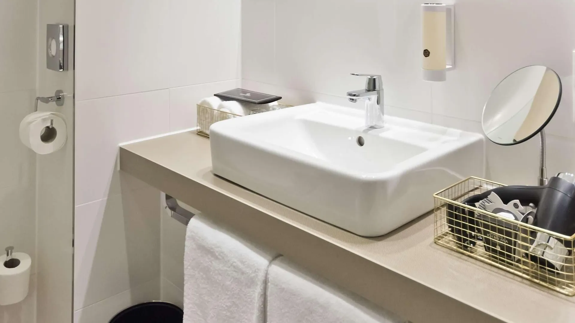 Elaya Hotel Munich City 4*,